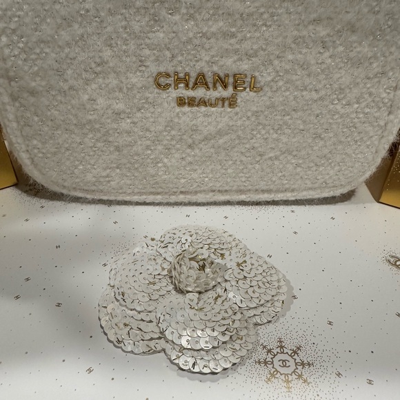 โ๏ธ HOLIDAY GIFTAWAY ALL THINGS LOUIE VUITTON & CHANEL โ๏ธ๐๐
๐ - Picture 13 of 15